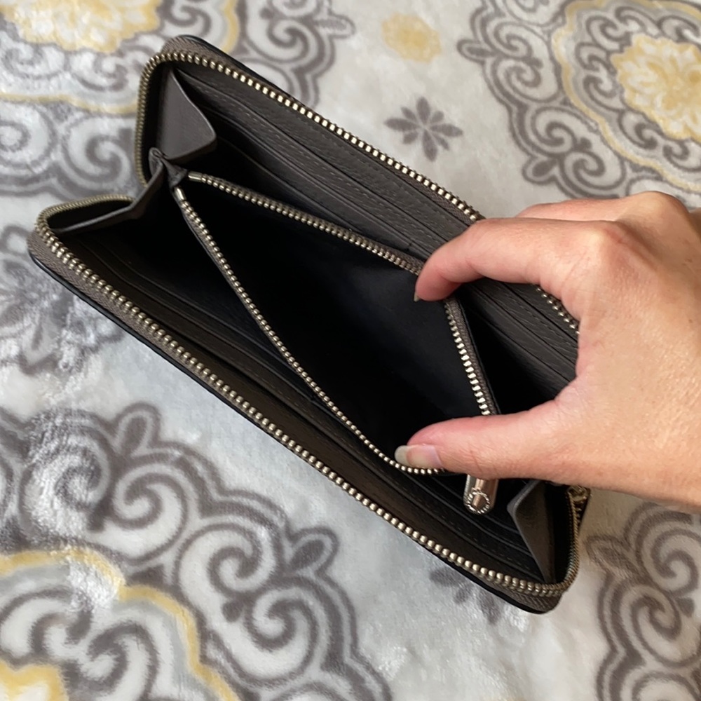Marc Jacob’s Wallet - Picture 3 of 12